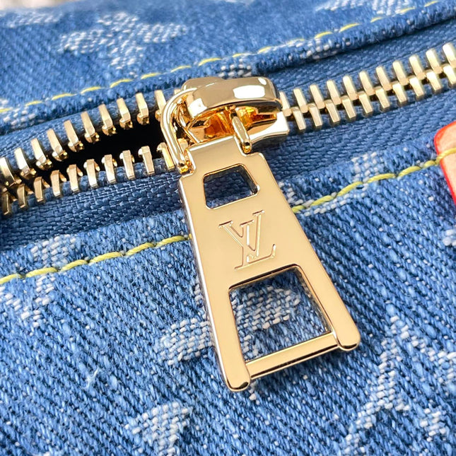 HILLS POCHETTE 18 IN BLUE MONOGRAM DENIM