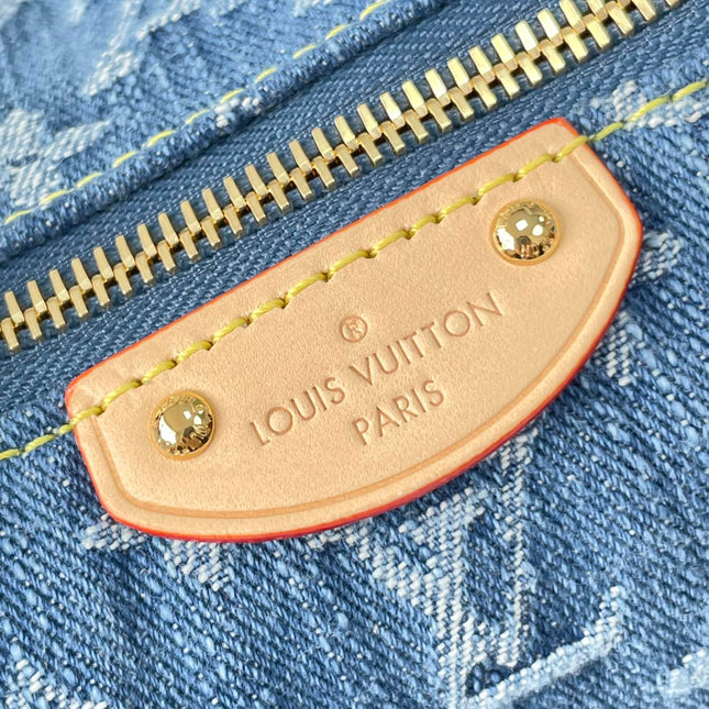 HILLS POCHETTE 18 IN BLUE MONOGRAM DENIM