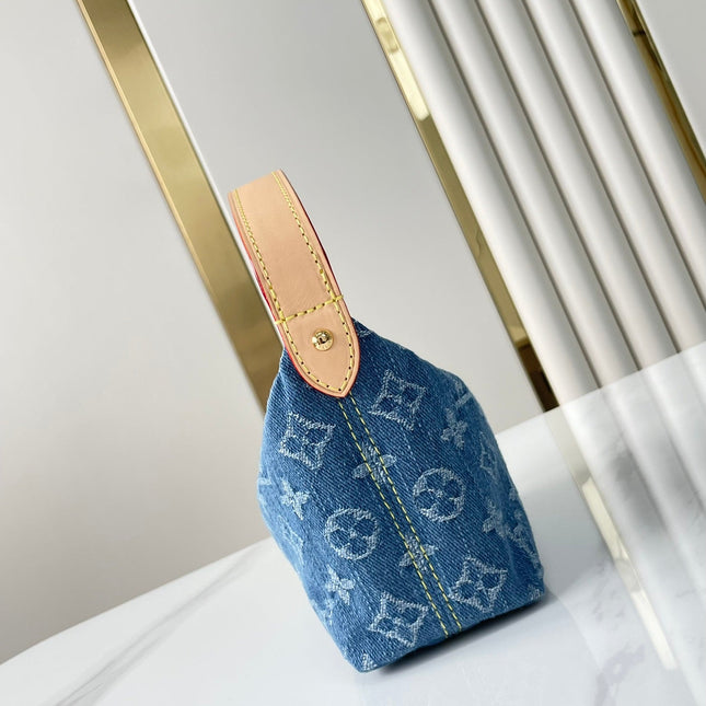 HILLS POCHETTE 18 IN BLUE MONOGRAM DENIM