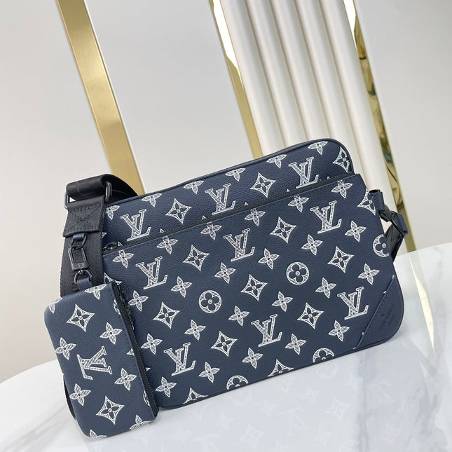 TRIO MESSENGER 25 IN PRUSSIAN BLUE MONOGRAM SHADOW CALFSKIN