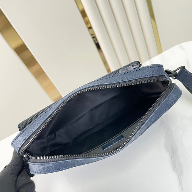 TRIO MESSENGER 25 IN PRUSSIAN BLUE MONOGRAM SHADOW CALFSKIN