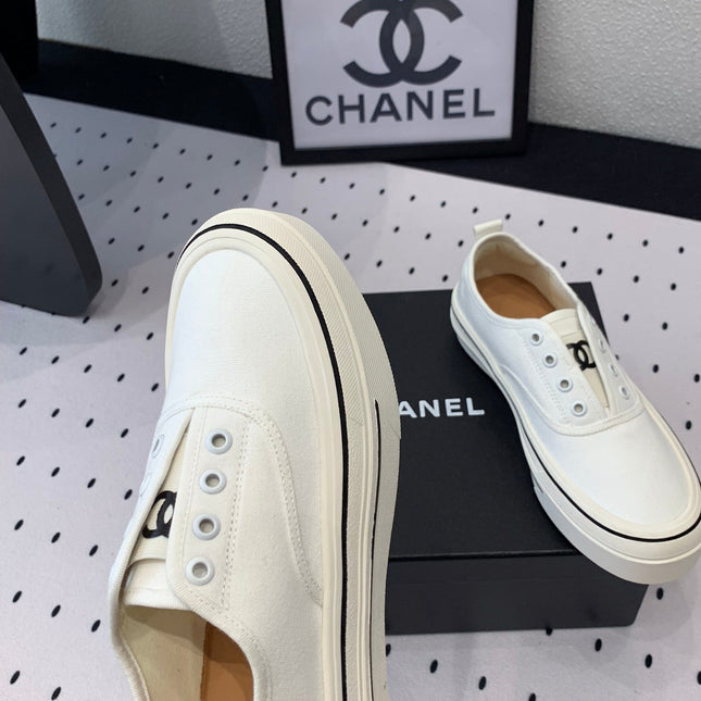 LACELESS SNEAKERS PLATFORM IN WHITE CANVAS