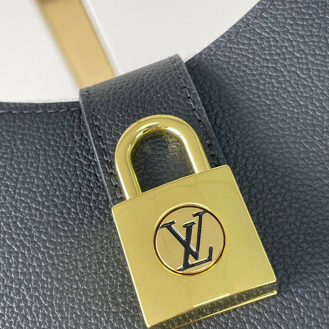 LOW KEY SHOULDER BAG 26 IN BLACK GRAINED CALFSKIN GOLD BUCKLE