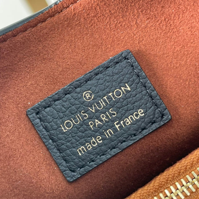 LOW KEY SHOULDER BAG 26 IN BLACK GRAINED CALFSKIN GOLD BUCKLE