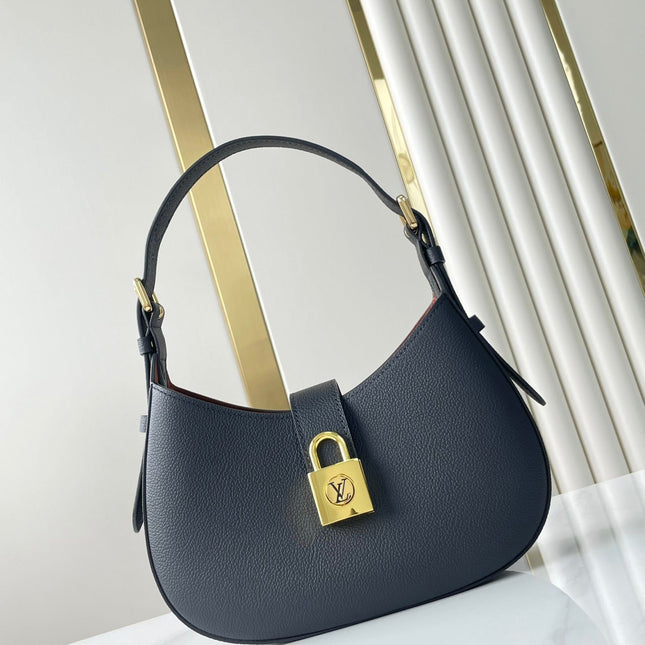 LOW KEY SHOULDER BAG 26 IN BLACK GRAINED CALFSKIN GOLD BUCKLE