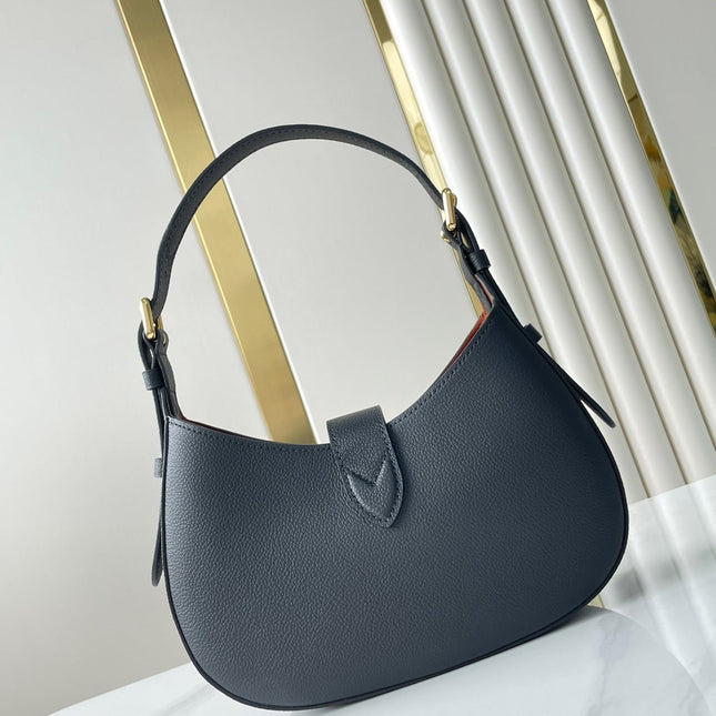 LOW KEY SHOULDER BAG 26 IN BLACK GRAINED CALFSKIN GOLD BUCKLE