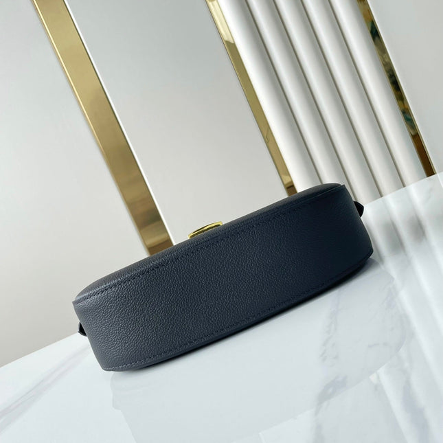 LOW KEY SHOULDER BAG 26 IN BLACK GRAINED CALFSKIN GOLD BUCKLE