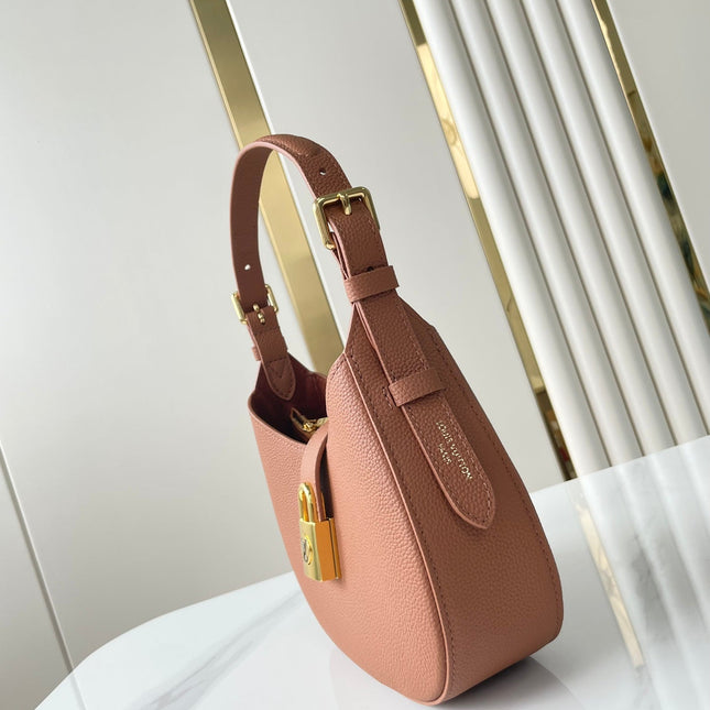 LOW KEY SHOULDER BAG 26 IN COGNAC GRAINED CALFSKIN GOLD BUCKLE