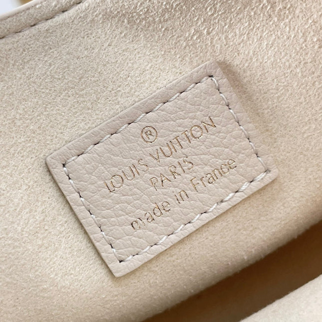 LOW KEY SHOULDER BAG 26 IN QUARTZ GRAINED CALFSKIN GOLD BUCKLE