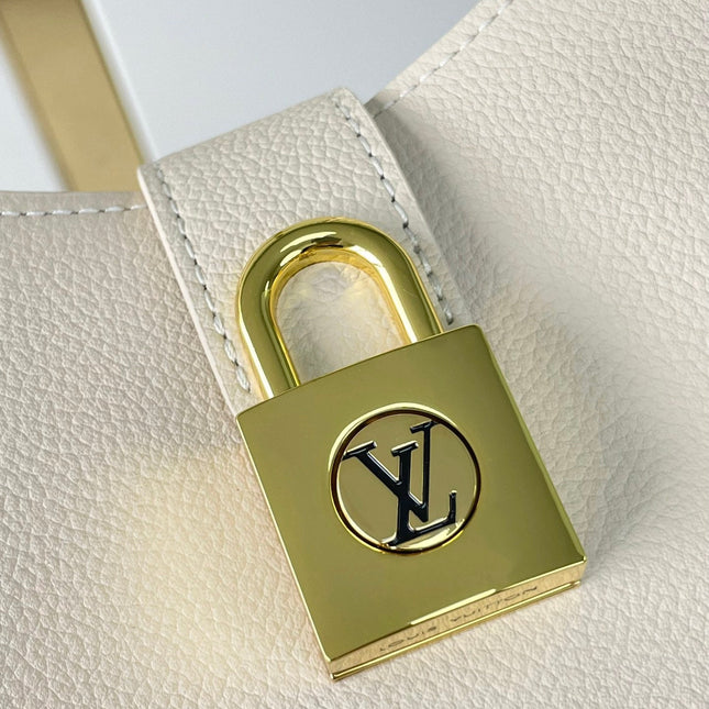 LOW KEY SHOULDER BAG 26 IN QUARTZ GRAINED CALFSKIN GOLD BUCKLE