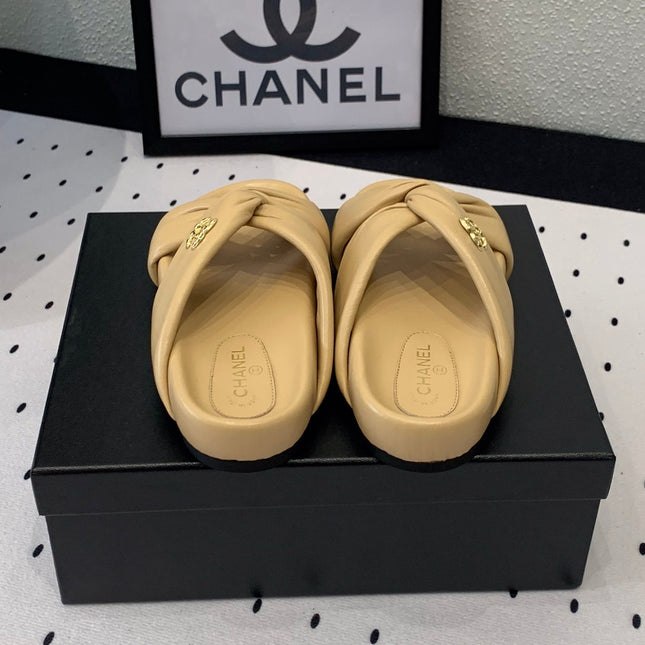 TWISTED SLIPPERS IN DARK CREAM LAMBSKIN