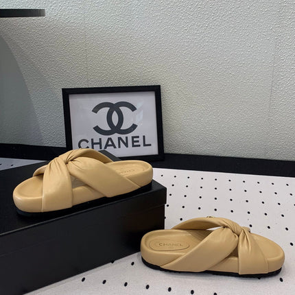 TWISTED SLIPPERS IN DARK CREAM LAMBSKIN