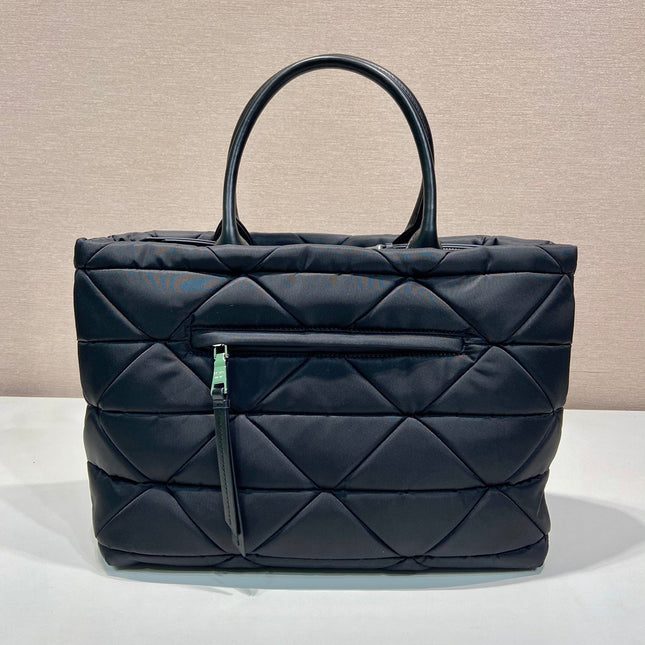 TRIANGLE PATTERN TOTE BAG 33 IN BLACK QUILTED RE-NYLON