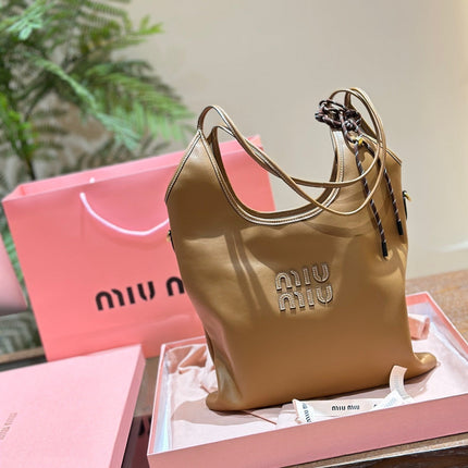 TOTE 30 BAG IN CARAMEL BROWN CALFSKIN