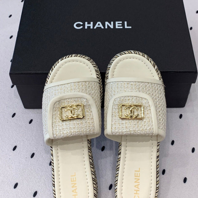 Double CC Women New Trendy Calfskin Slippers White