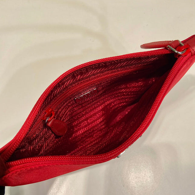 SHOULDER BAG 24 WITH TRIANGLE LOGO IN PASSION RED RE-NYLON FABRIC