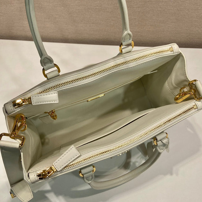 LARGE GALLERIA BAG 32 IN WHITE SMOOTH CALFSKIN GOLD HARDWARE