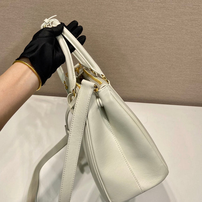 LARGE GALLERIA BAG 32 IN WHITE SMOOTH CALFSKIN GOLD HARDWARE