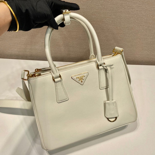 MEDIUM GALLERIA BAG 28 IN WHITE SMOOTH CALFSKIN GOLD HARDWARE