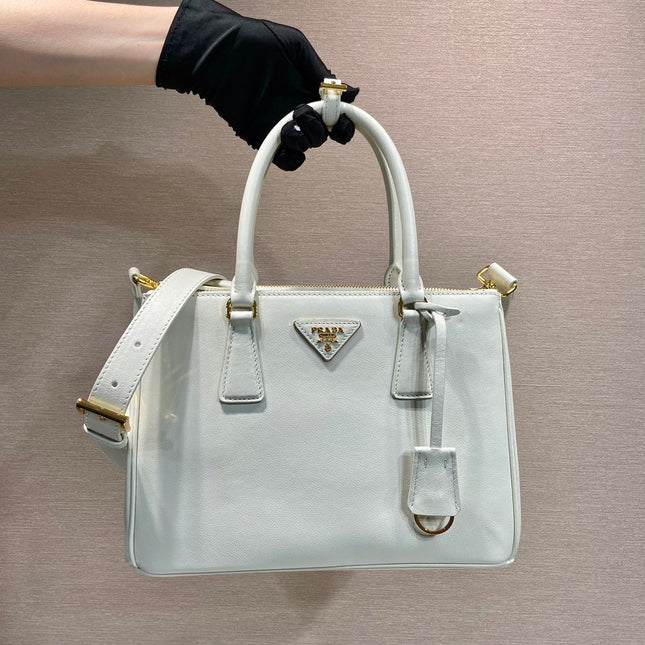 MEDIUM GALLERIA BAG 28 IN WHITE SMOOTH CALFSKIN GOLD HARDWARE