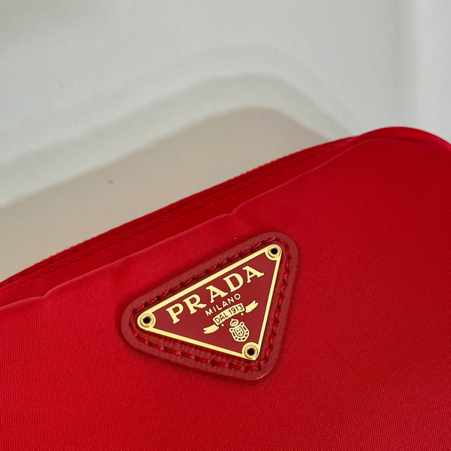 CLUTCH 12 IN PASSION RED RE-NYLON