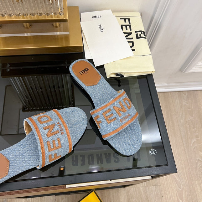 FENDI BAGUETTE SIGNATURE SLIDE IN LIGHT BLUE DENIM AND BROWN CALFSKIN