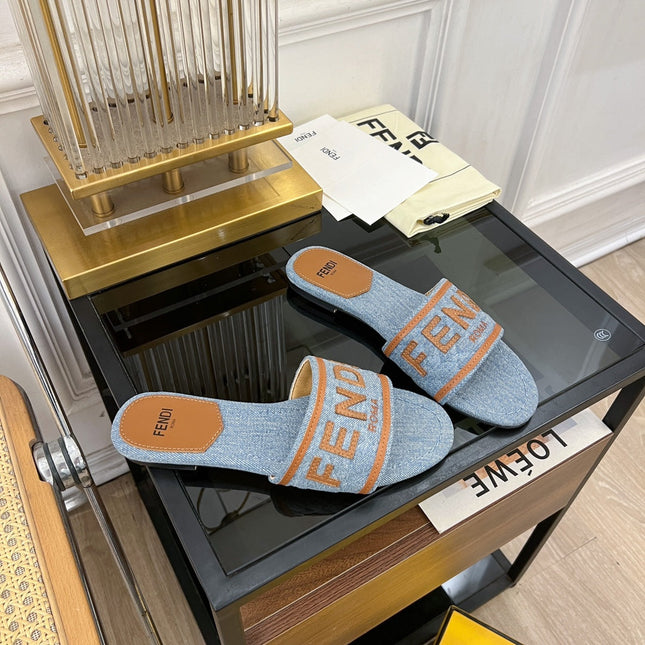 FENDI BAGUETTE SIGNATURE SLIDE IN LIGHT BLUE DENIM AND BROWN CALFSKIN