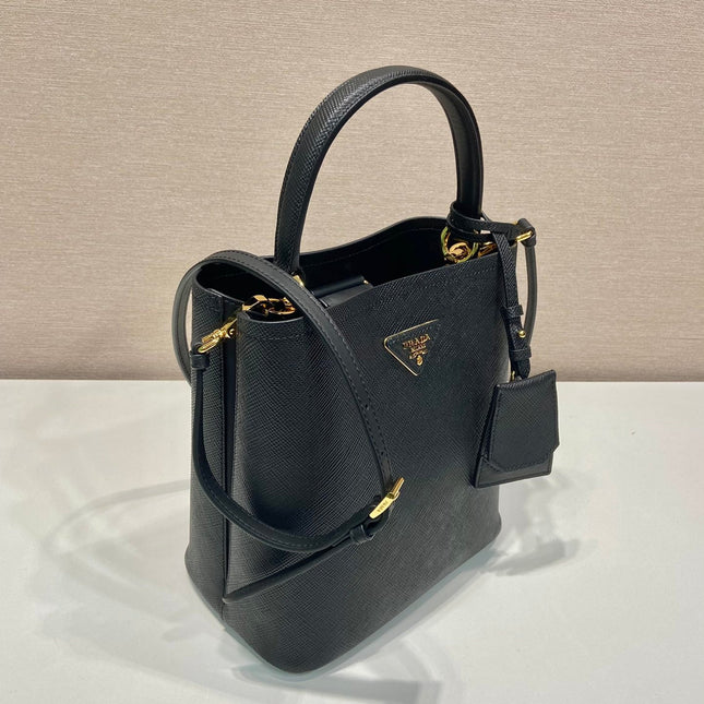 BUCKET BAG 23 IN BLACK SAFFIANO LEATHER