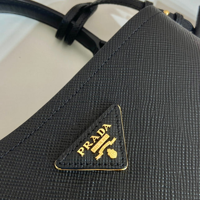 BUCKET BAG 23 IN BLACK SAFFIANO LEATHER