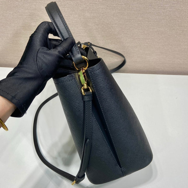 BUCKET BAG 23 IN BLACK SAFFIANO LEATHER