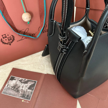 SMALL 21 BALE BAG IN FULL BLACK GRAINED CALFSKIN WITH GOLD HARDWARE