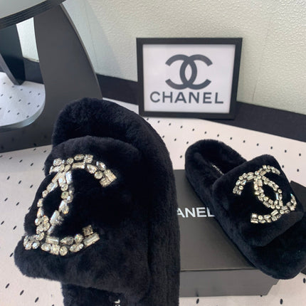 THICK-SOLED SLIPPERS IN BLACK SHEEP WOOL