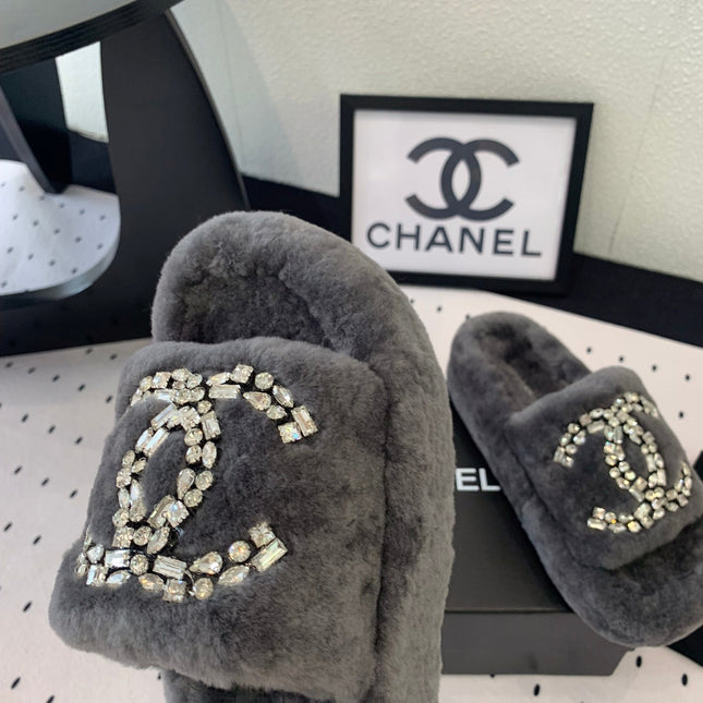 THICK-SOLED SLIPPERS IN GREY SHEEP WOOL