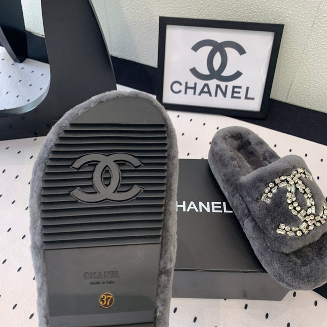 THICK-SOLED SLIPPERS IN GREY SHEEP WOOL