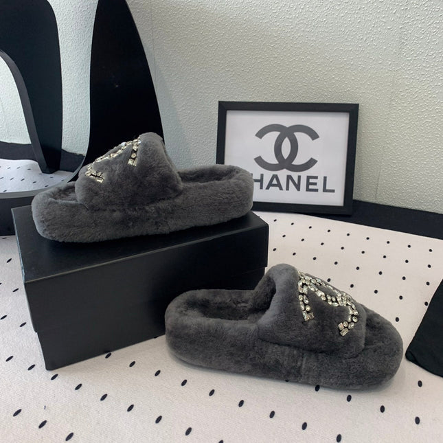 THICK-SOLED SLIPPERS IN GREY SHEEP WOOL