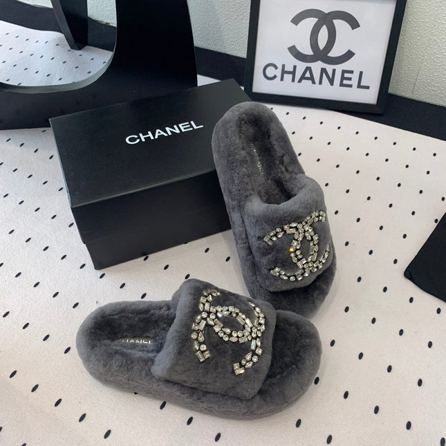 THICK-SOLED SLIPPERS IN GREY SHEEP WOOL