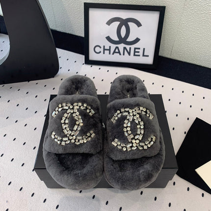 THICK-SOLED SLIPPERS IN GREY SHEEP WOOL