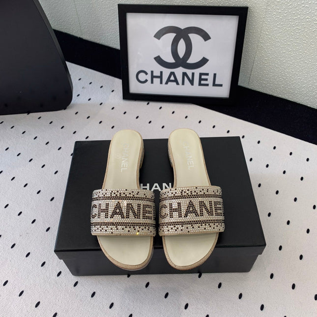 CC RHINESTONE LETTER SLIPPERS BEIGE LAMBSKIN
