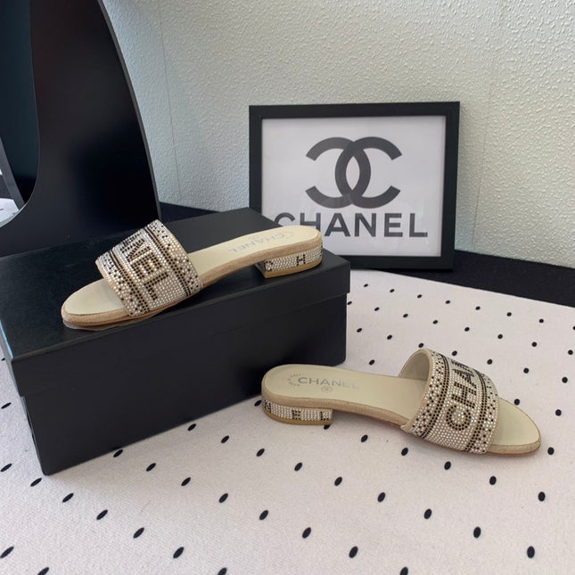 CC RHINESTONE LETTER SLIPPERS BEIGE LAMBSKIN