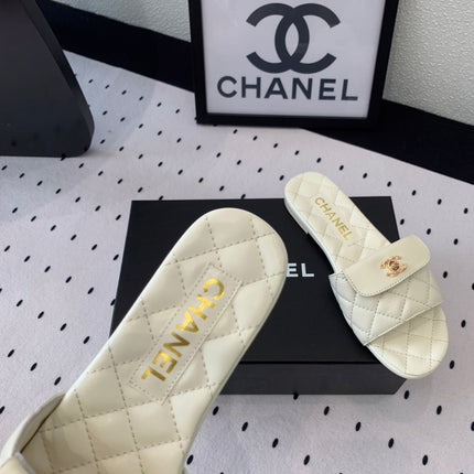 CC SLIPPERS IN WHITE CALFSKIN