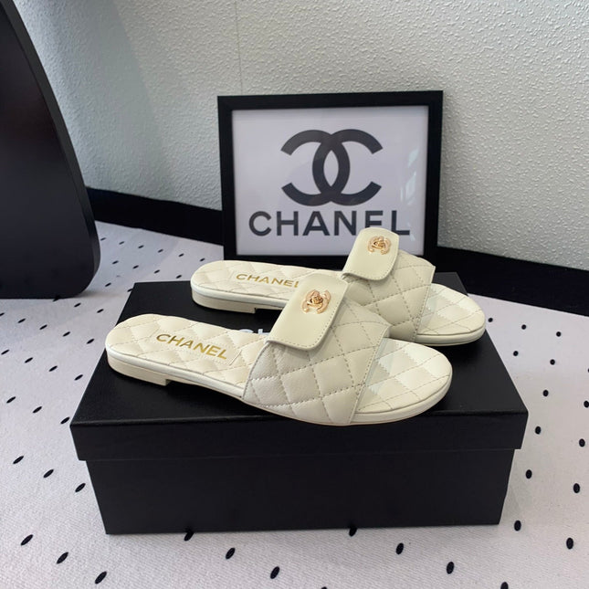 CC SLIPPERS IN WHITE CALFSKIN