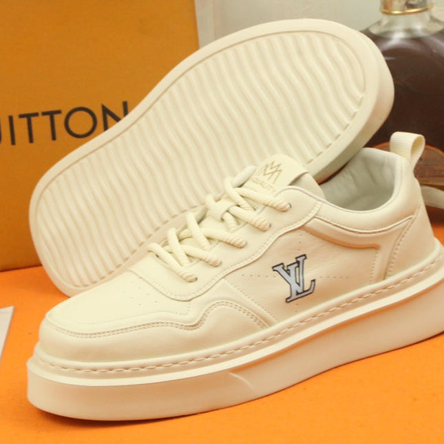 LV TRAINER IN BEIGE CREAM CALFSKIN AND GREY LOGO