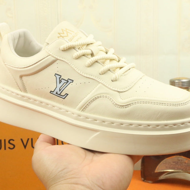 LV TRAINER IN BEIGE CREAM CALFSKIN AND GREY LOGO