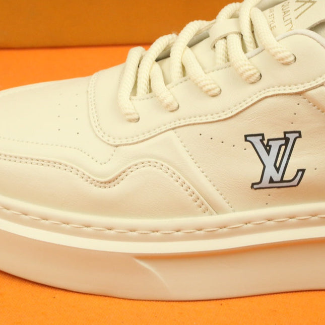 LV TRAINER IN BEIGE CREAM CALFSKIN AND GREY LOGO