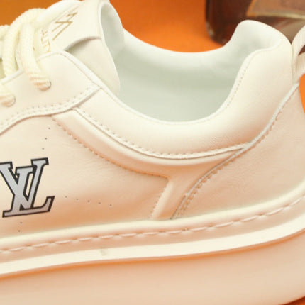LV TRAINER IN WHITE CALFSKIN AND GREY LOGO