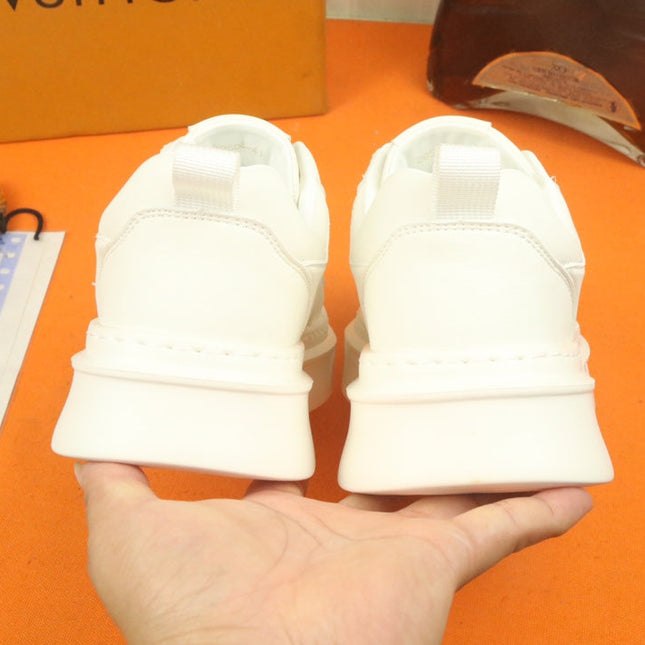 LV TRAINER IN WHITE CALFSKIN AND GREY LOGO