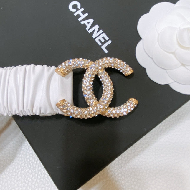 CC ELASTIC BELT 30MM IN WHITE CALFSKIN GOLD HARDWARE WITH RHINSTONES