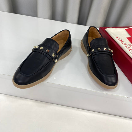 LEISURE FLOWS SPLIT LOAFER IN BLACK CALFSKIN
