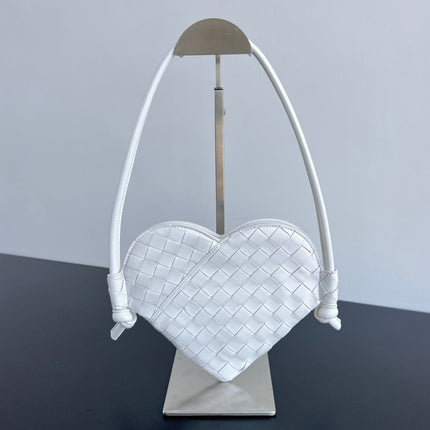 SOLSTICE HEART SHAPE 22 IN WHITE LAMBSKIN