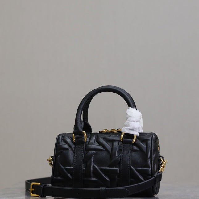 MINI GROOVE BAG 16 IN BLACK MACROCANNAGE CALFSKIN WITH GOLD HARDWARE